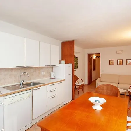 Lägenhet Taverna Perla Marina 4 *